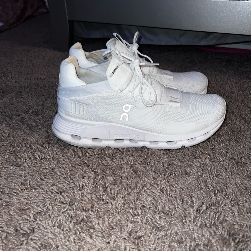 On Women’s Cloudnova Size 9